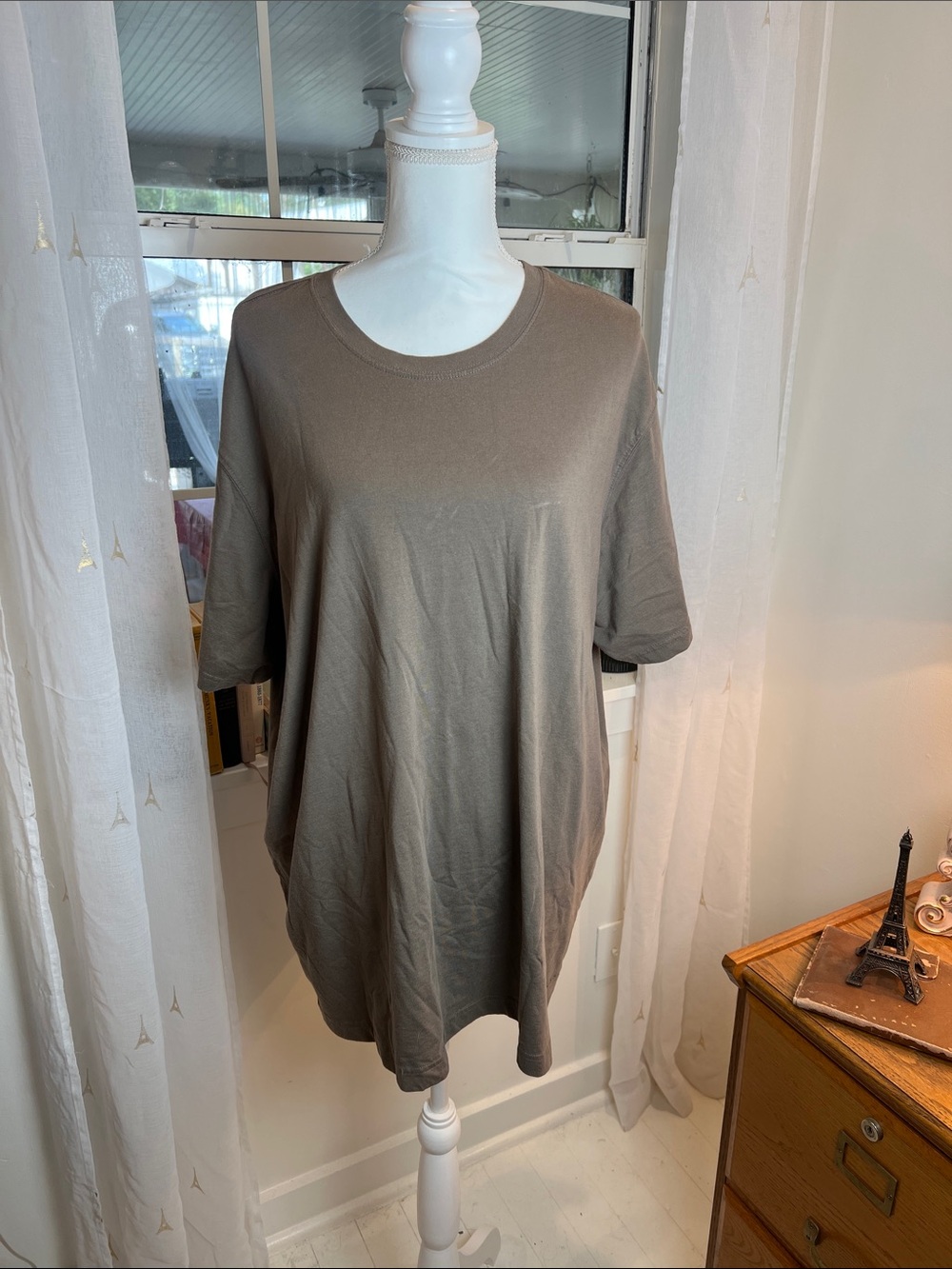 Eddie Bauer Short Sleeve Crewneck Tee in Taupe Brown size XXL.